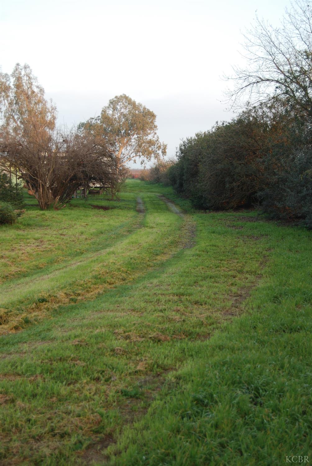 6195 11th Ave, Hanford, CA 93230