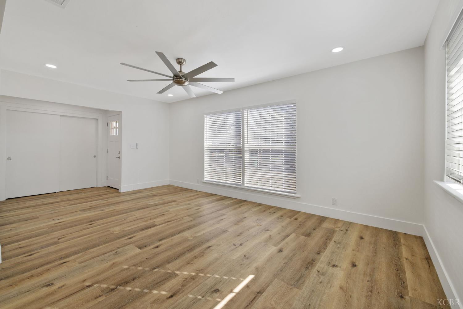 1404 Kaweah St, Hanford, CA 93230