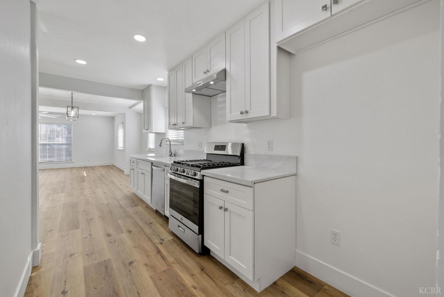 1404 Kaweah St, Hanford, CA 93230