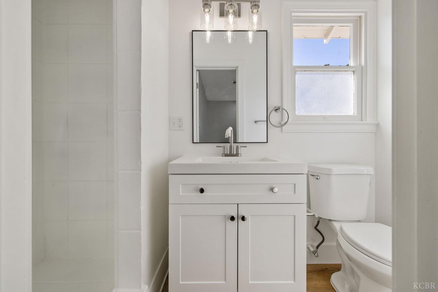 1404 Kaweah St, Hanford, CA 93230