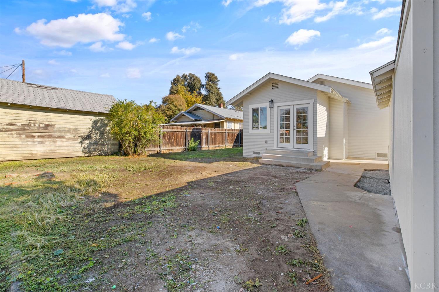 1404 Kaweah St, Hanford, CA 93230