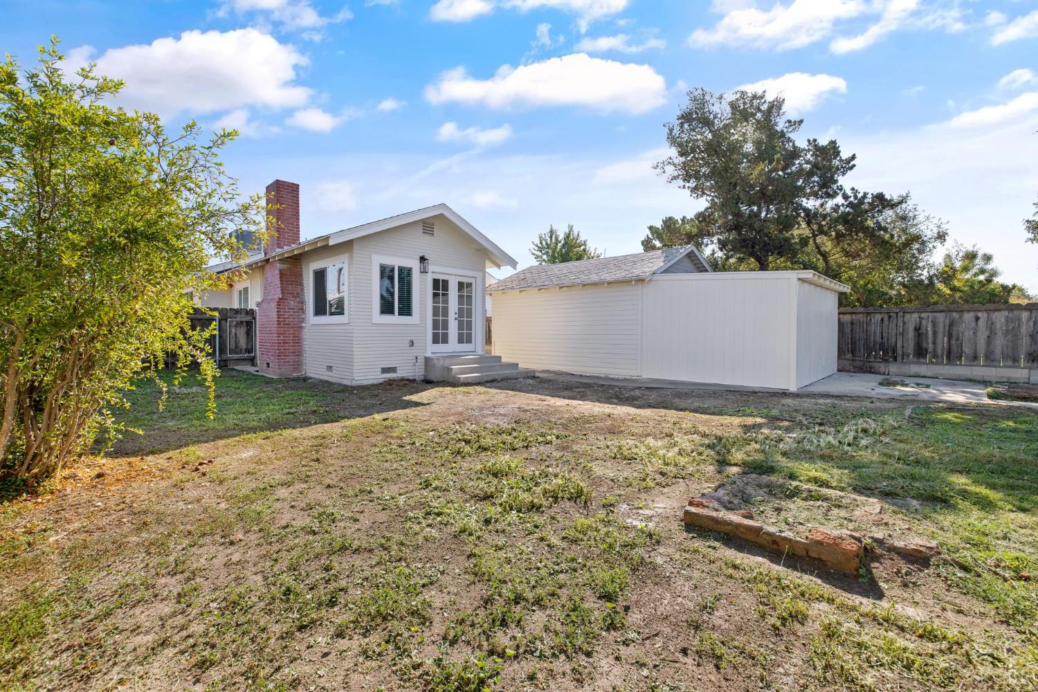 1404 Kaweah St, Hanford, CA 93230