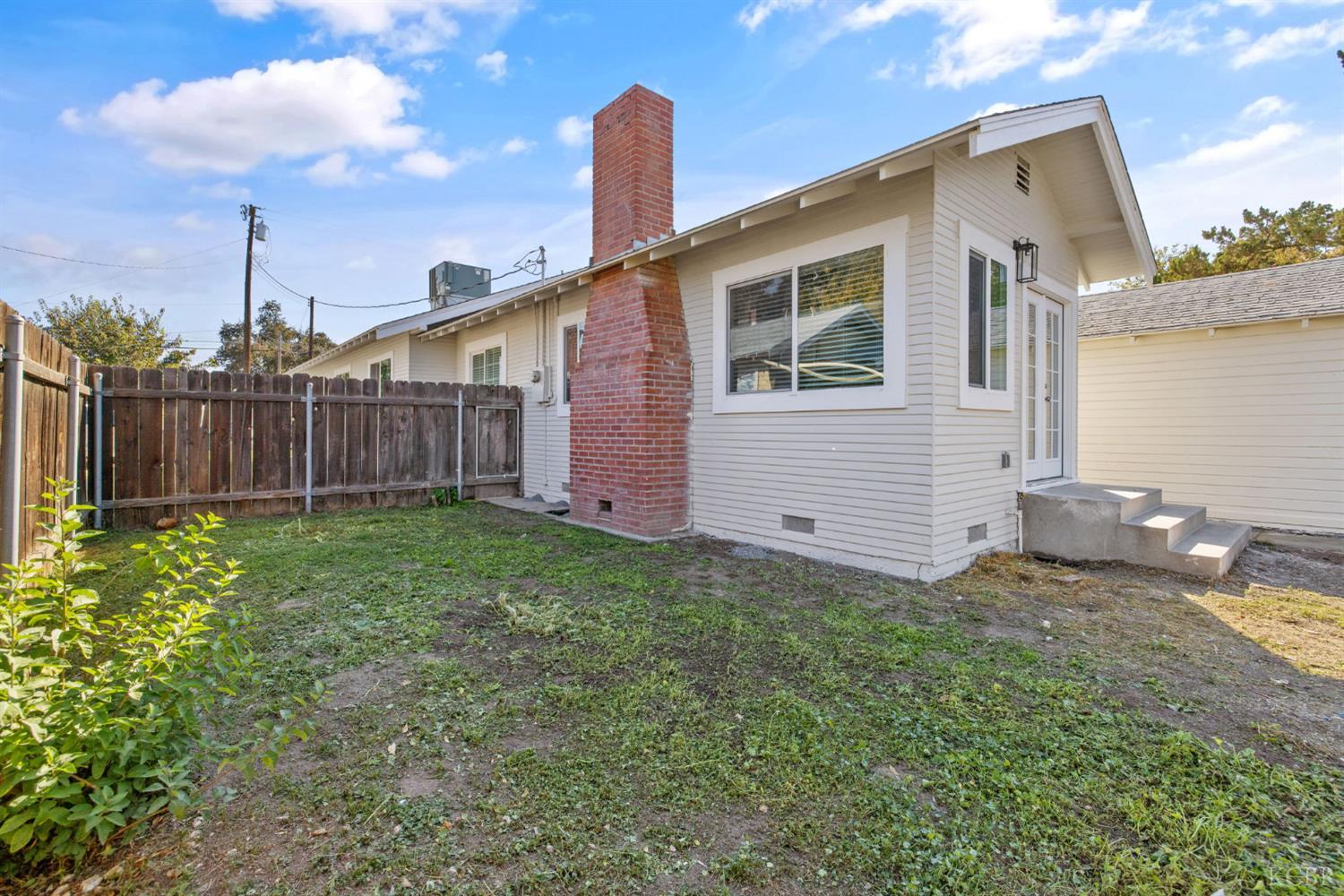 1404 Kaweah St, Hanford, CA 93230