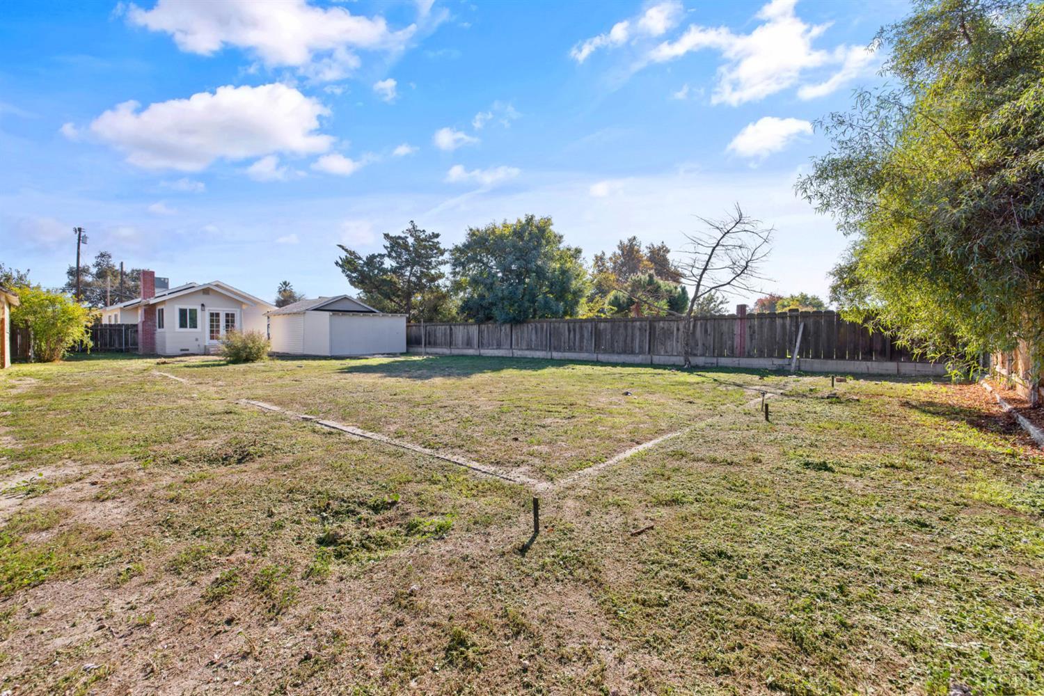 1404 Kaweah St, Hanford, CA 93230