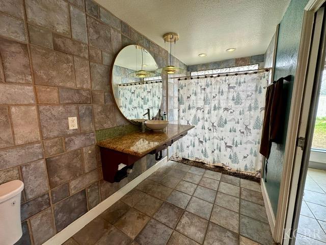 982 Cedarwood St, Hanford, CA 93230