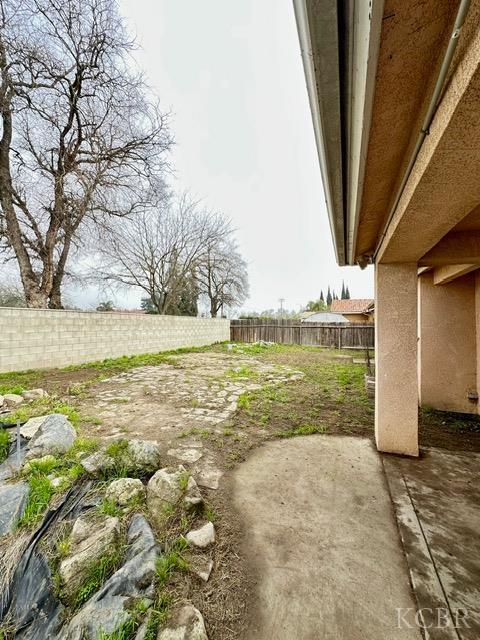 982 Cedarwood St, Hanford, CA 93230