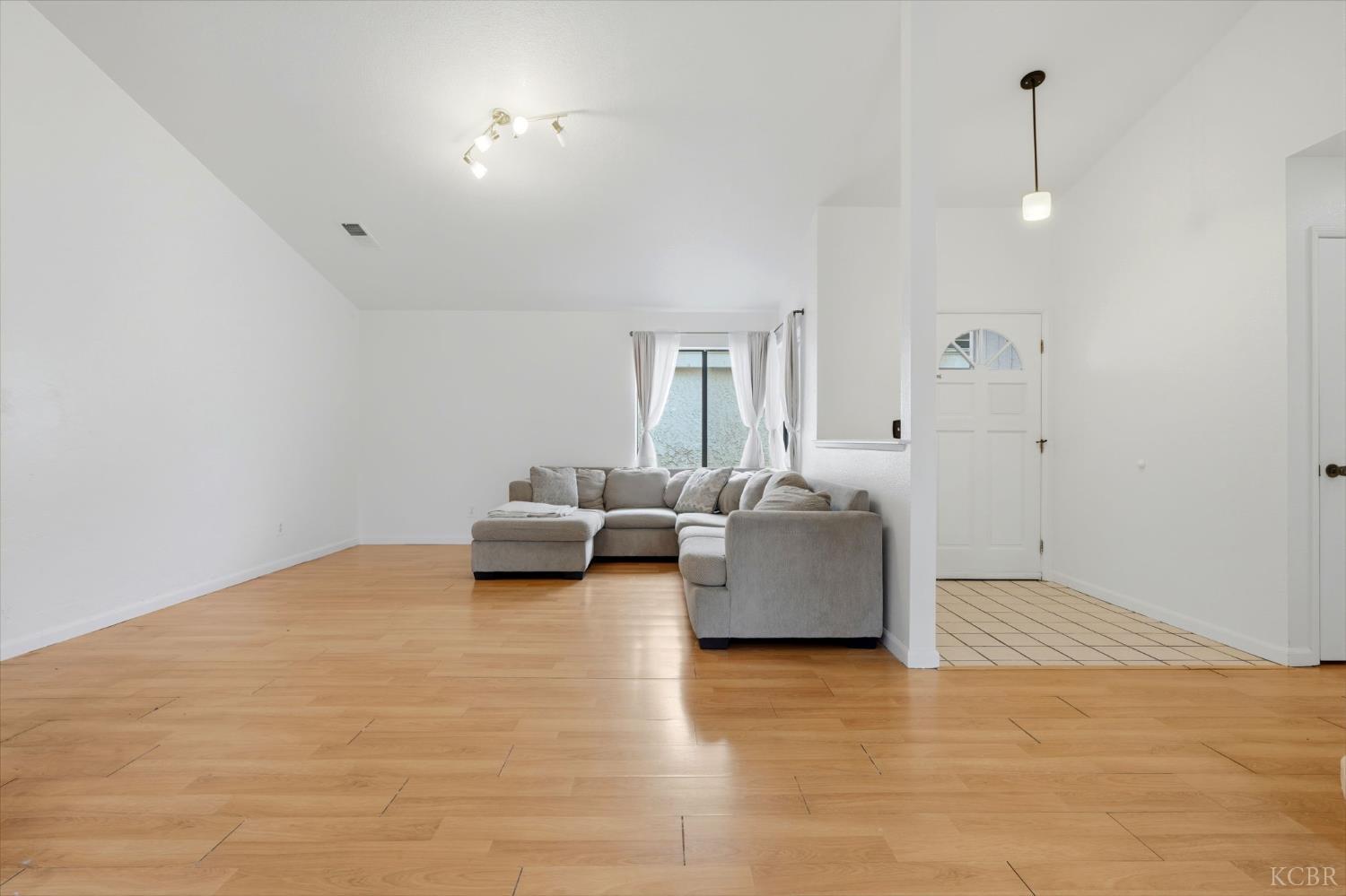 1804 E Vine Ave, Visalia, CA 93292