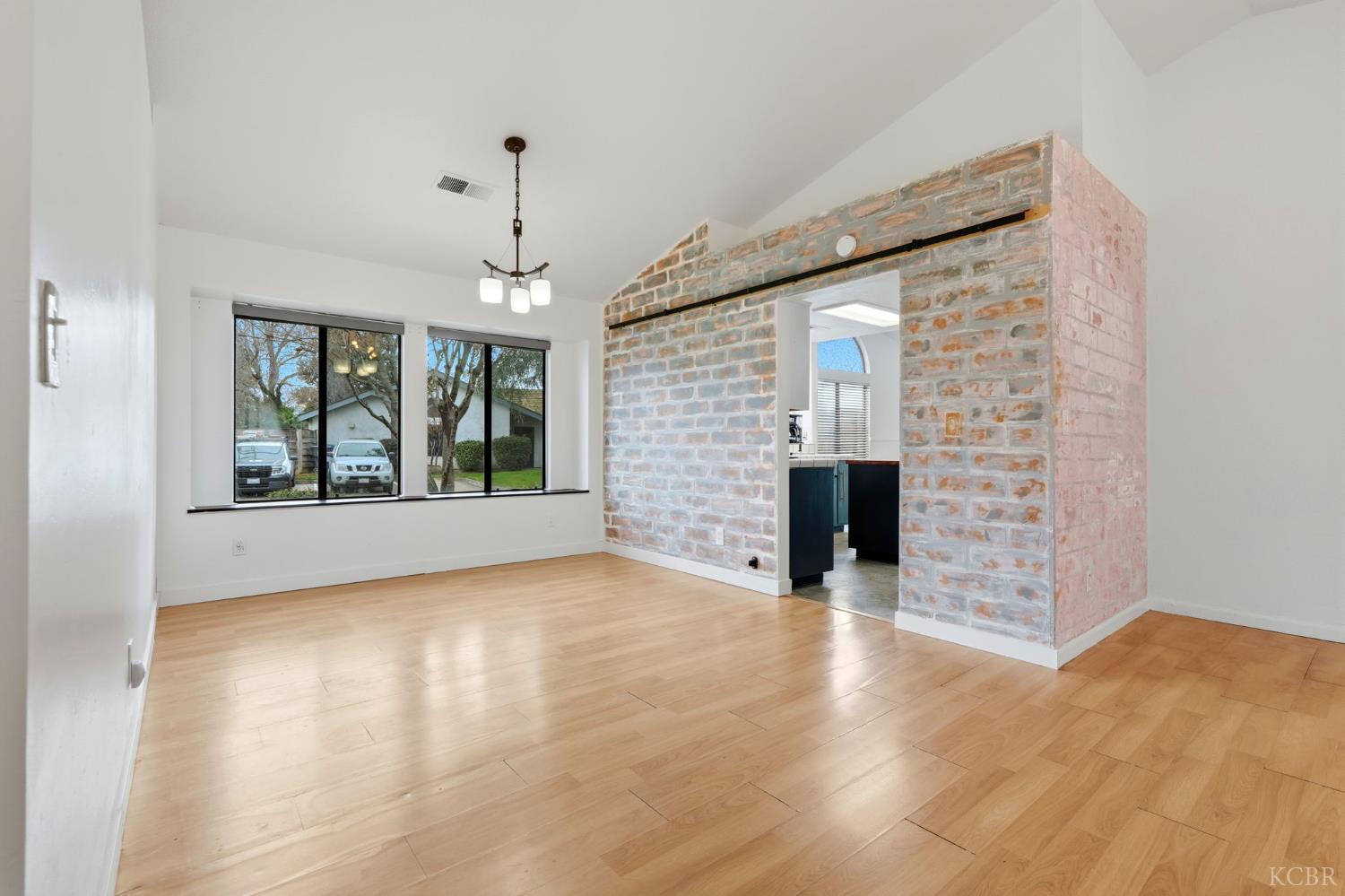 1804 E Vine Ave, Visalia, CA 93292