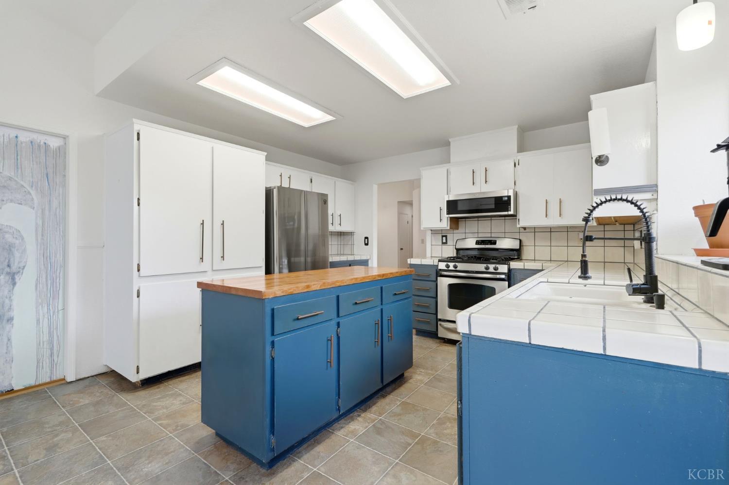 1804 E Vine Ave, Visalia, CA 93292