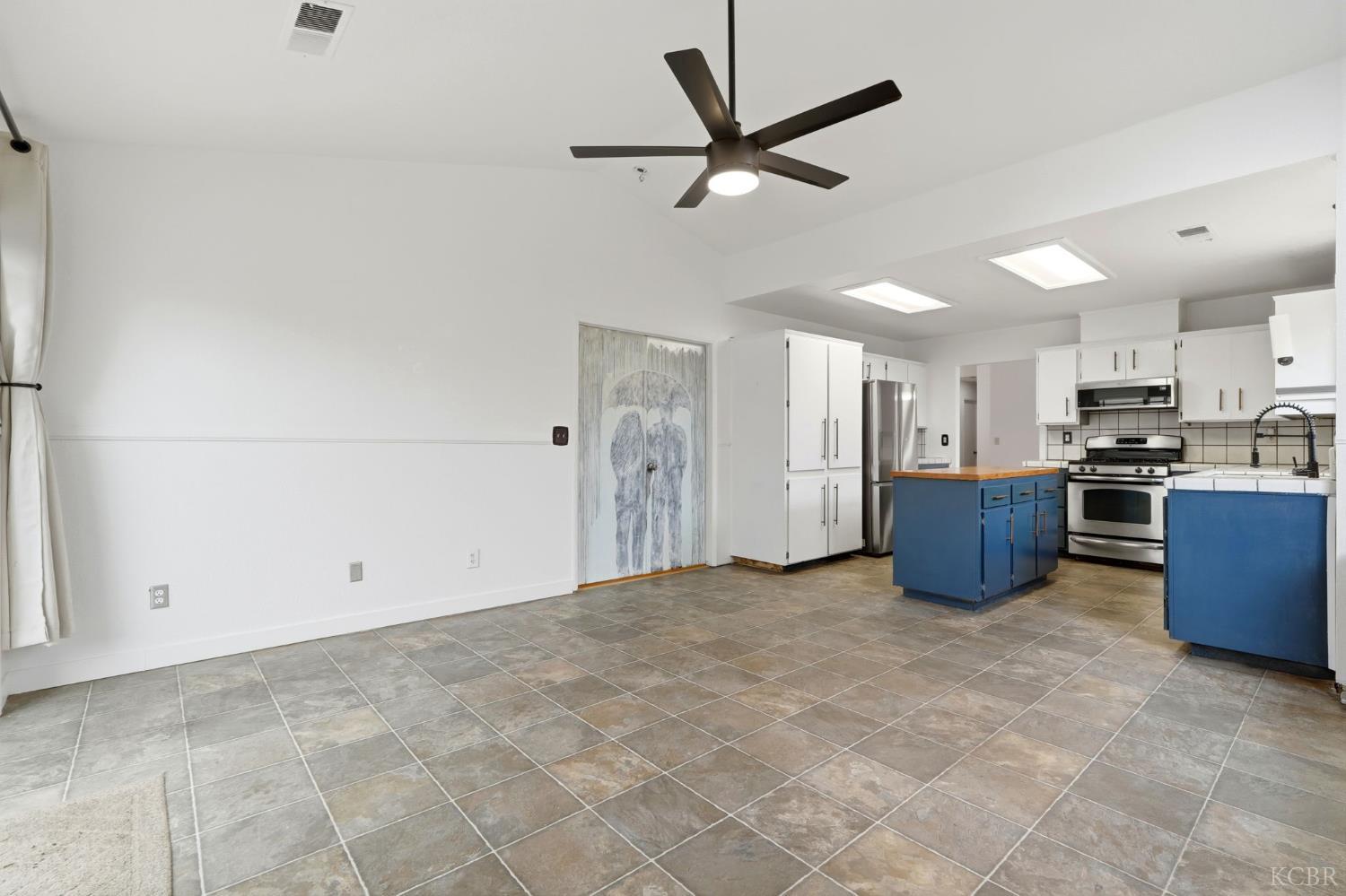 1804 E Vine Ave, Visalia, CA 93292