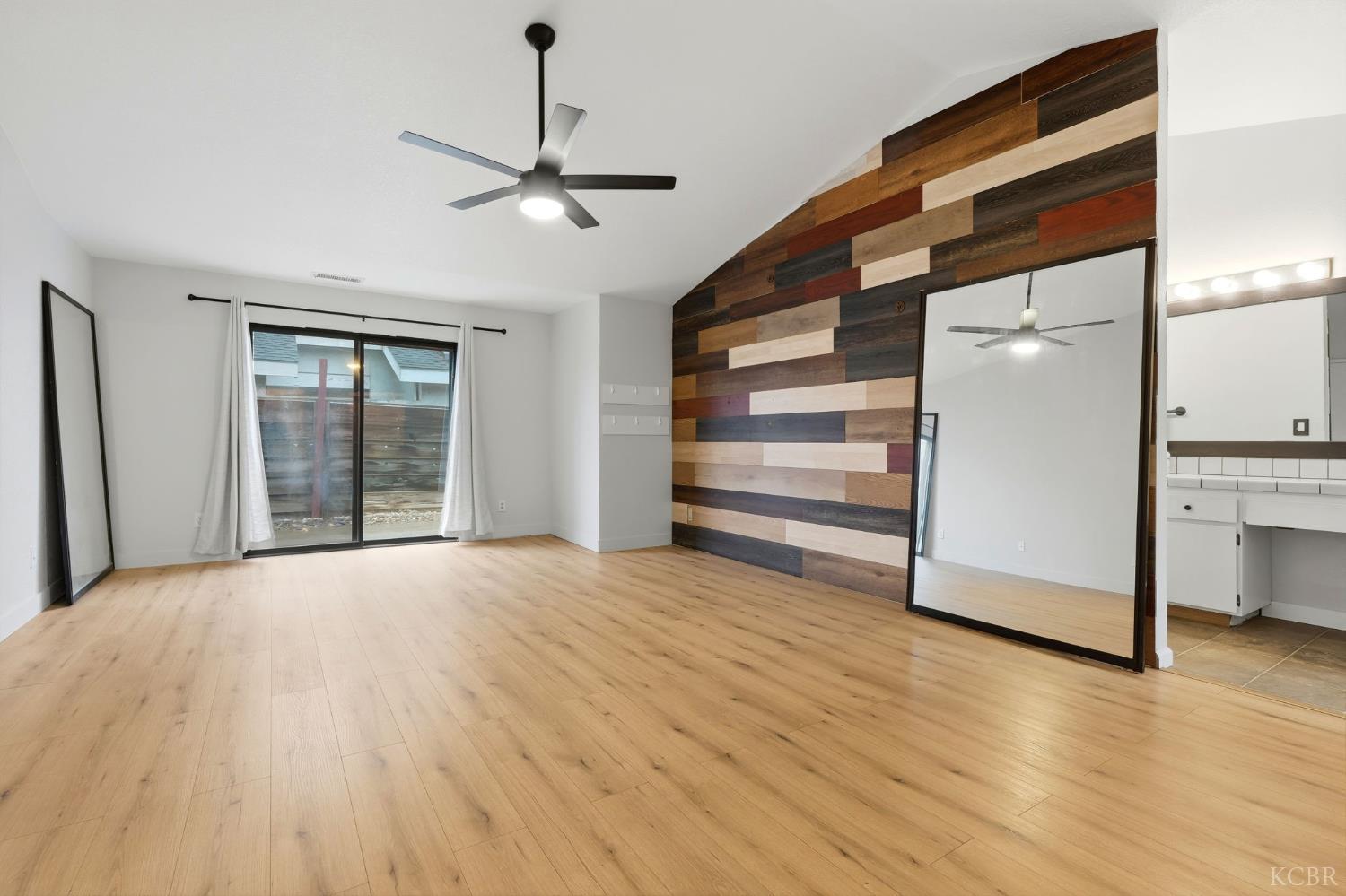 1804 E Vine Ave, Visalia, CA 93292