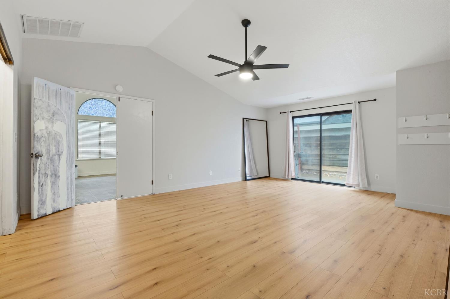 1804 E Vine Ave, Visalia, CA 93292