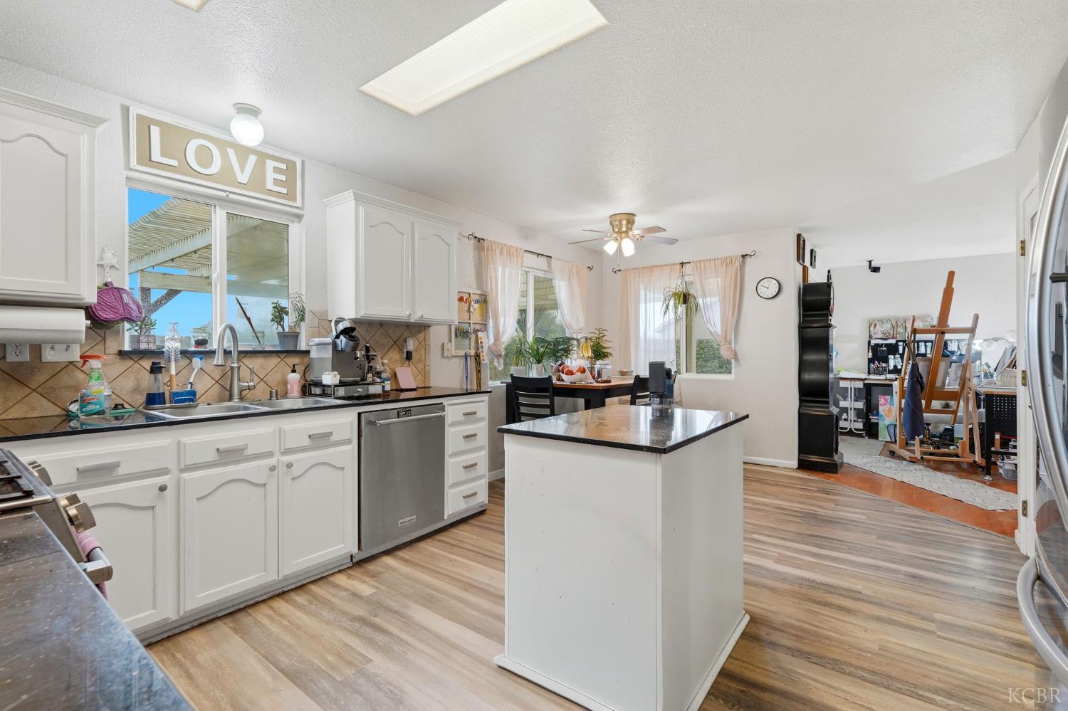 1306 Waterview St, Hanford, CA 93230