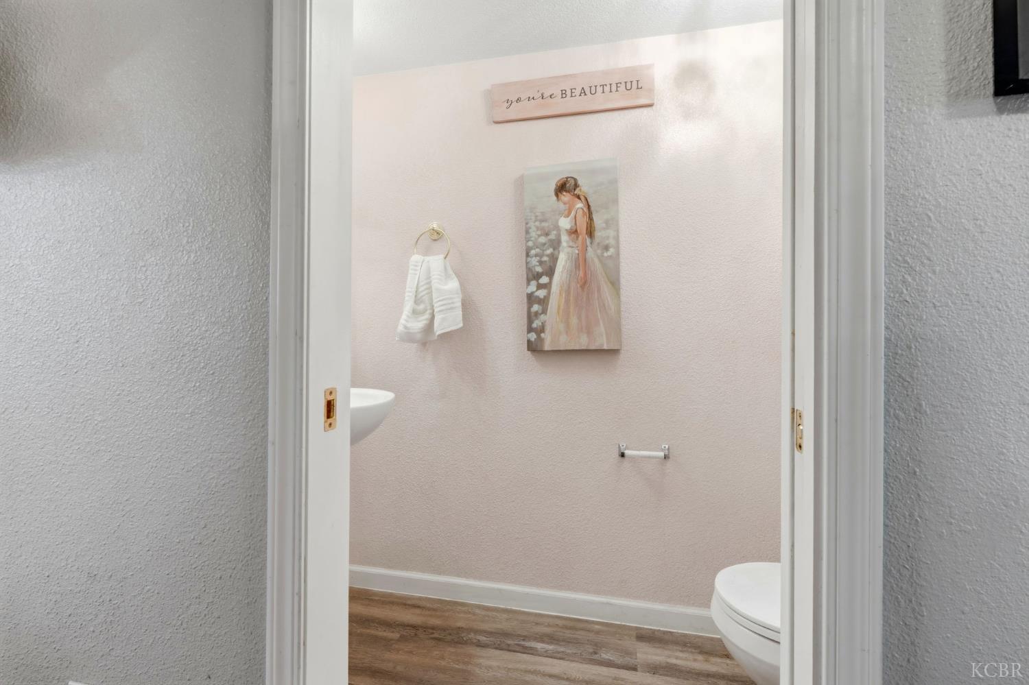 1306 Waterview St, Hanford, CA 93230