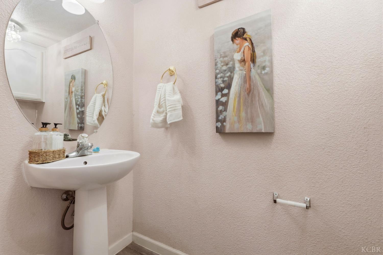 1306 Waterview St, Hanford, CA 93230