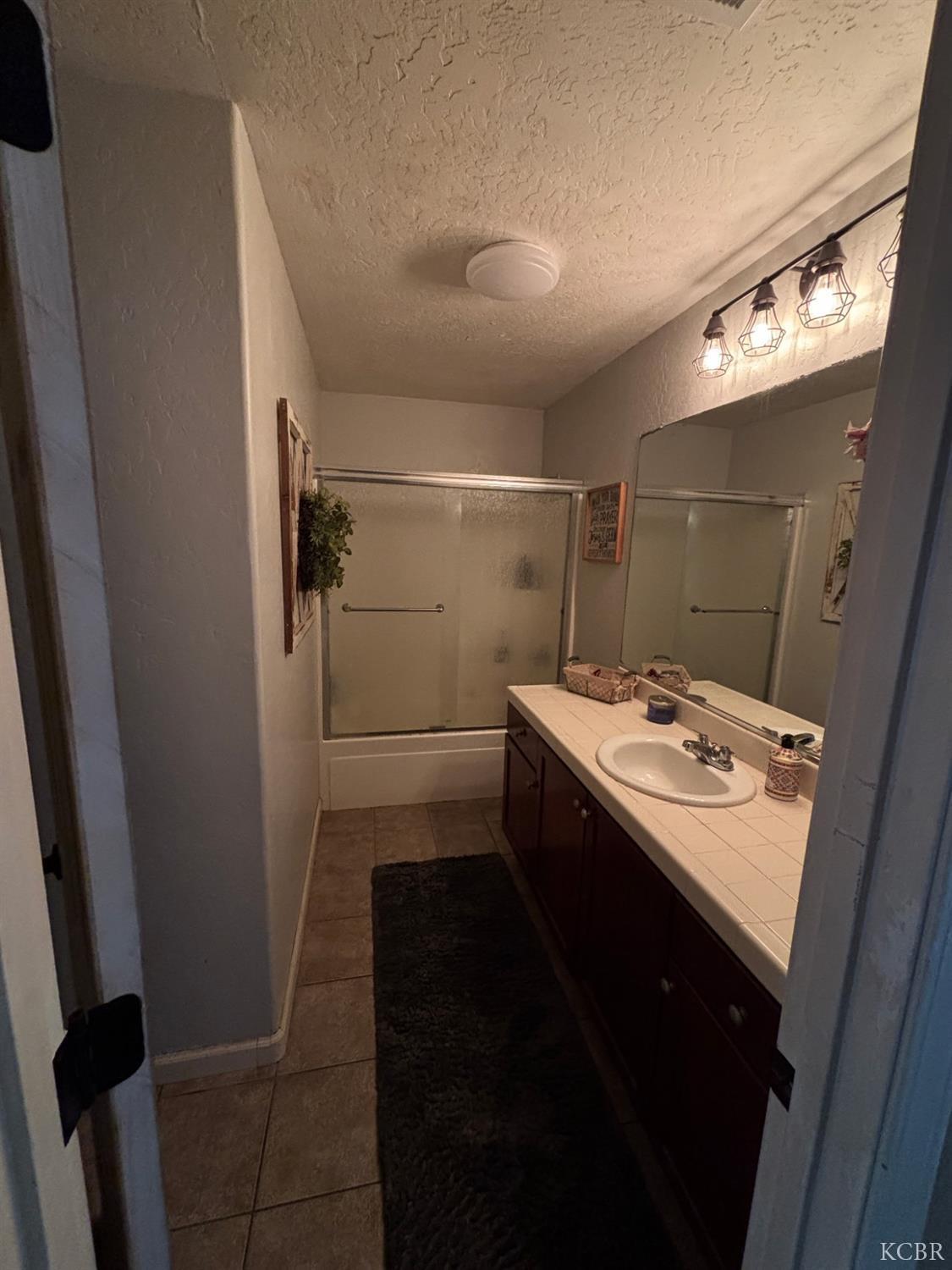 1936 W Heather Ln W, Hanford, CA 93230