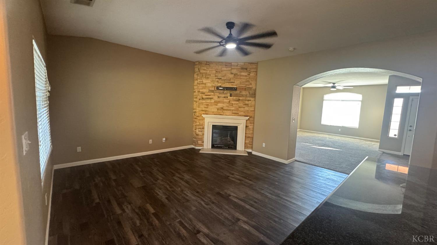 1936 W Heather Ln W, Hanford, CA 93230