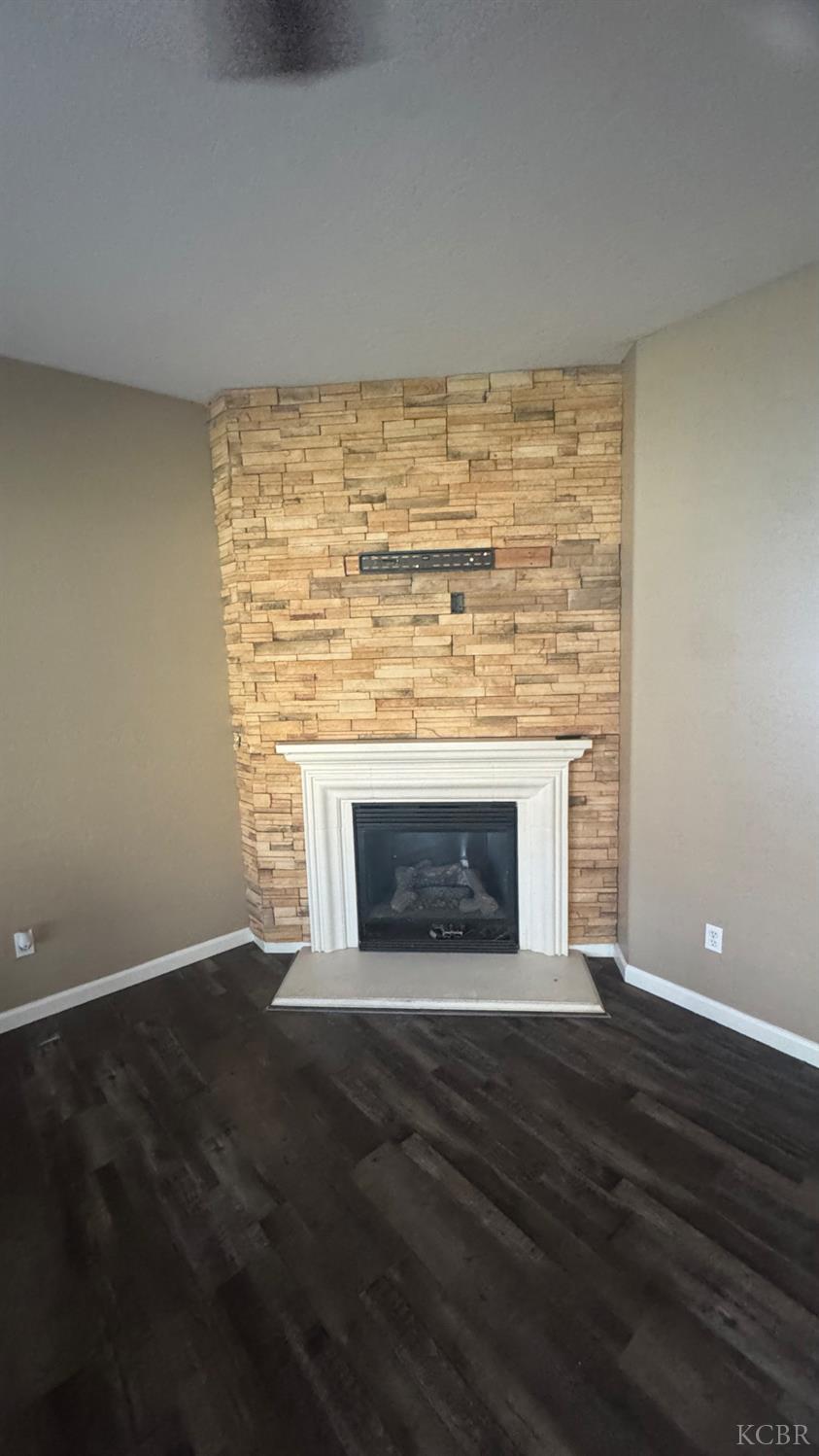 1936 W Heather Ln W, Hanford, CA 93230