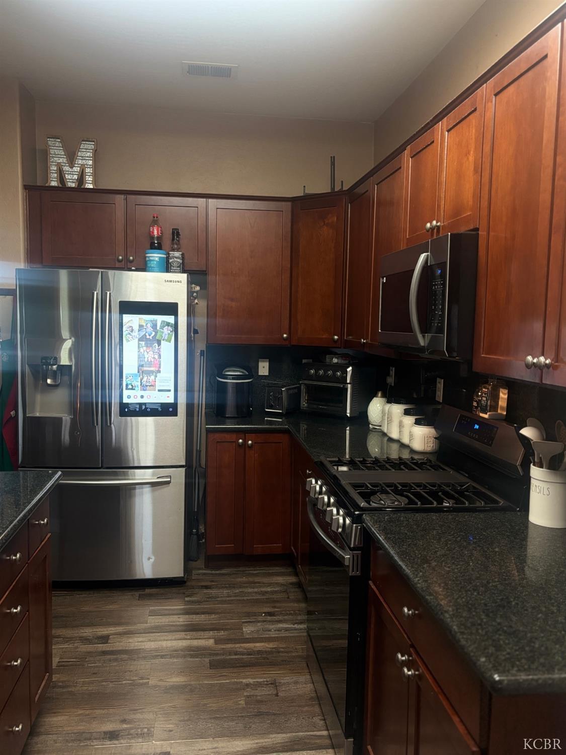 1936 W Heather Ln W, Hanford, CA 93230