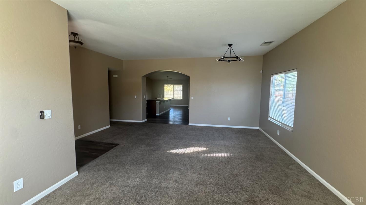 1936 W Heather Ln W, Hanford, CA 93230