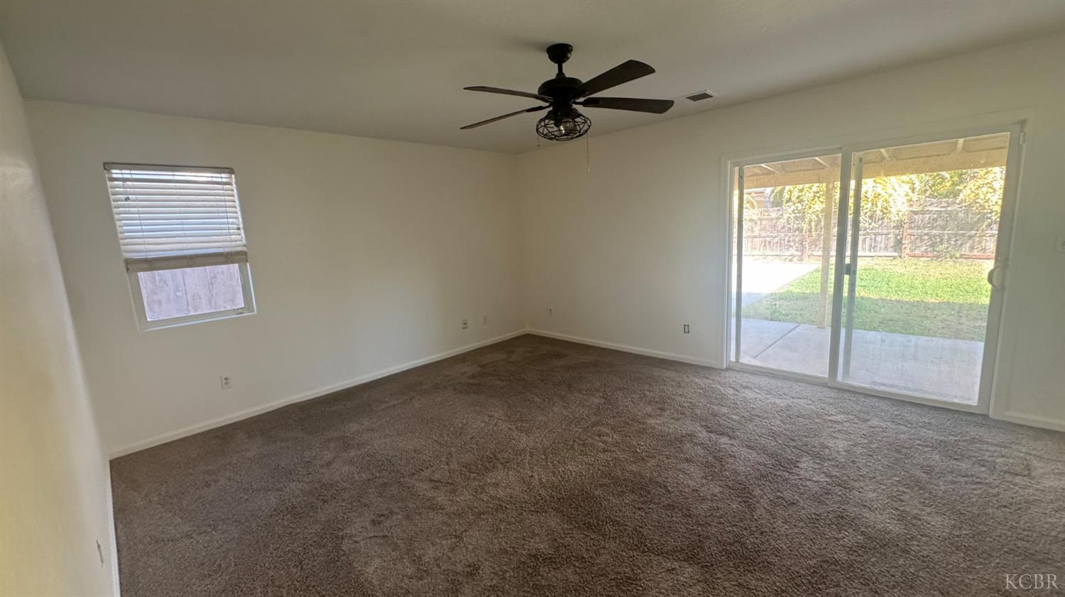 1936 W Heather Ln W, Hanford, CA 93230