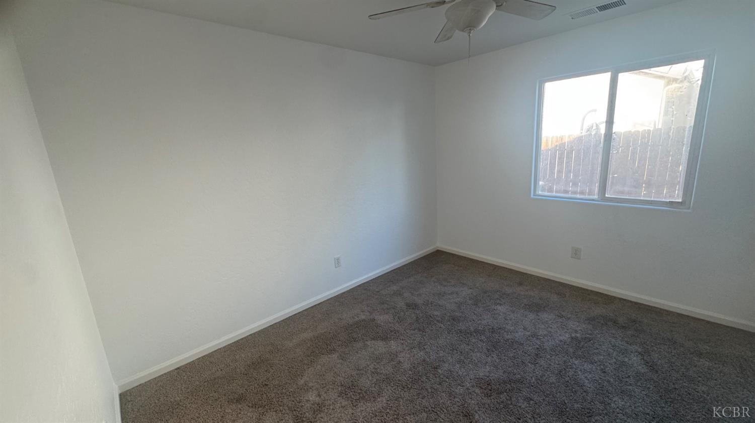 1936 W Heather Ln W, Hanford, CA 93230