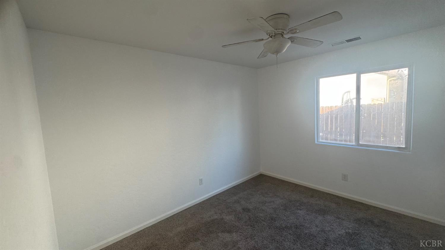 1936 W Heather Ln W, Hanford, CA 93230