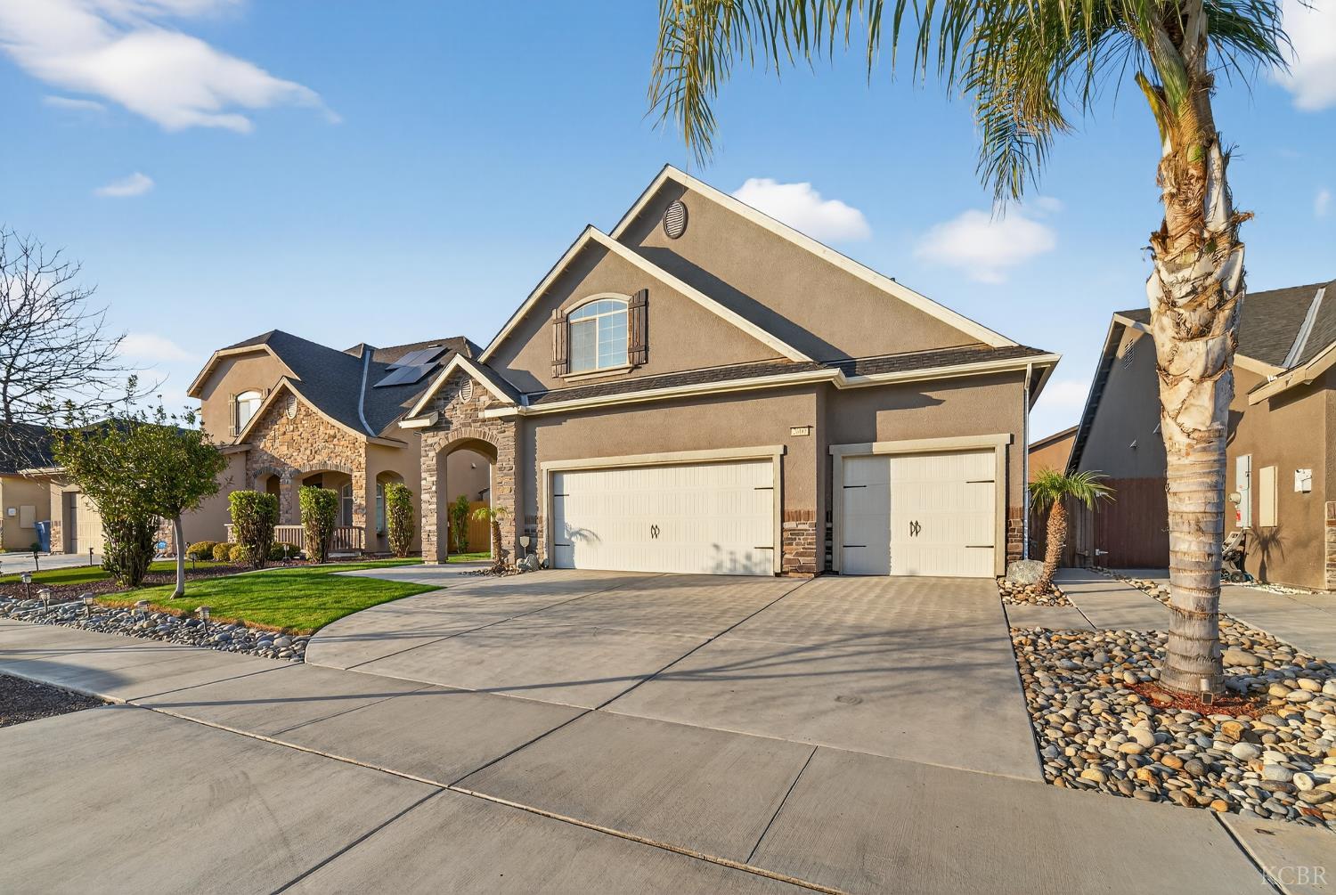 2060 W Hopkins Way, Hanford, CA 93230