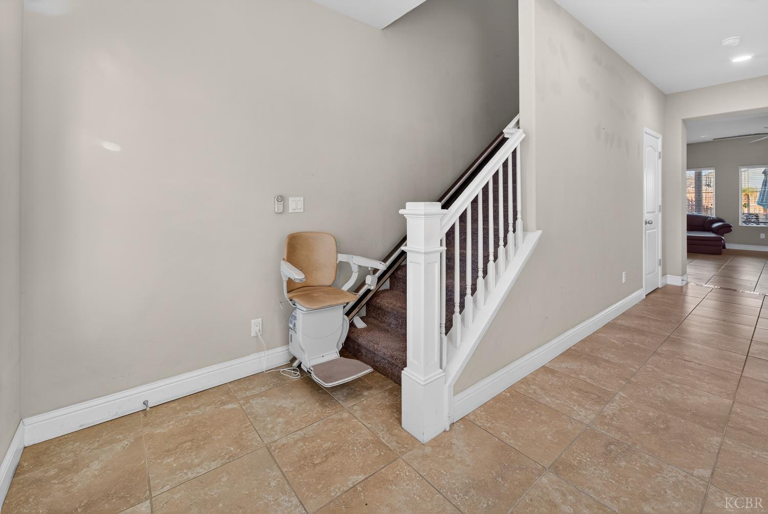 2060 W Hopkins Way, Hanford, CA 93230