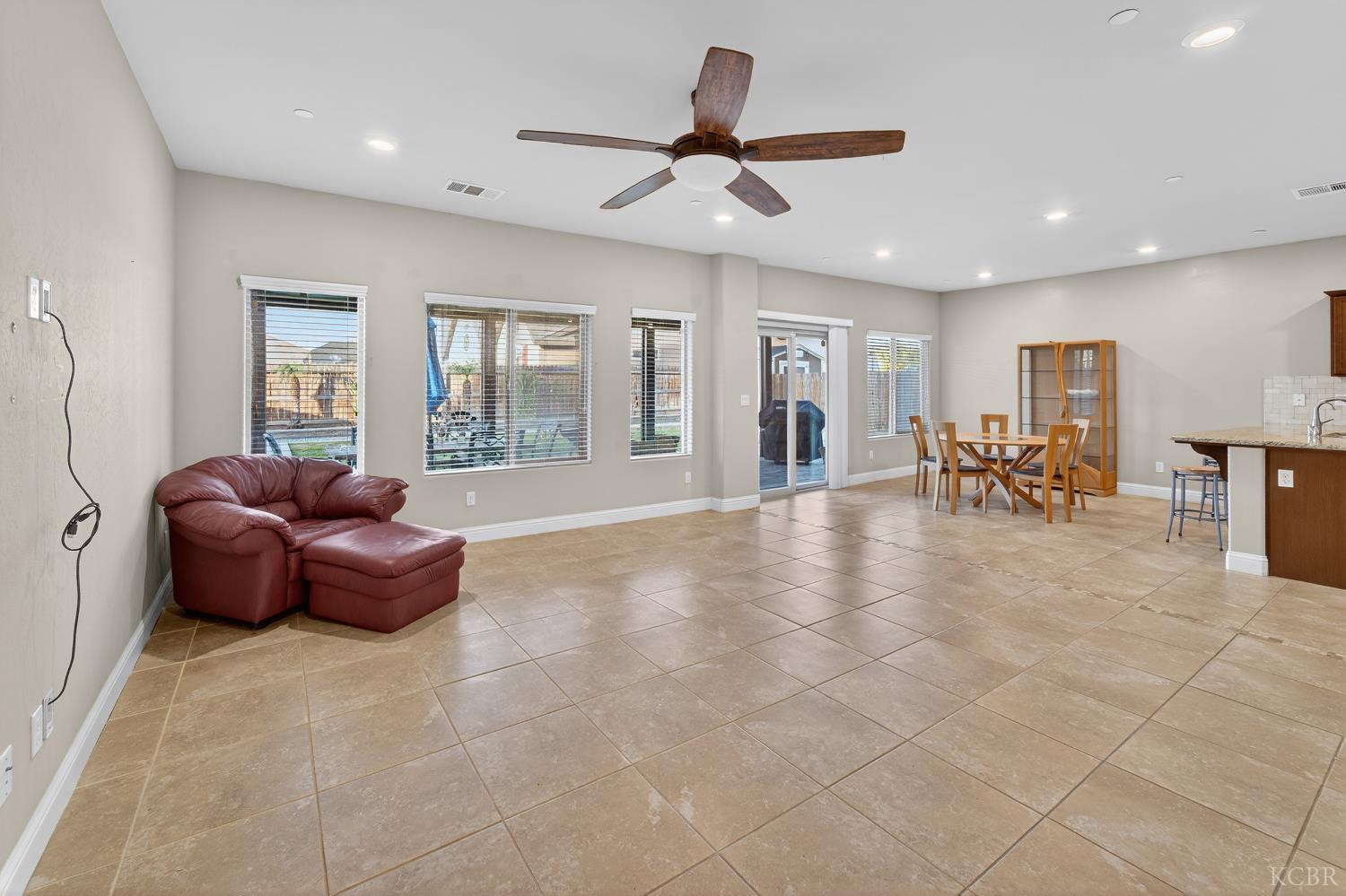 2060 W Hopkins Way, Hanford, CA 93230