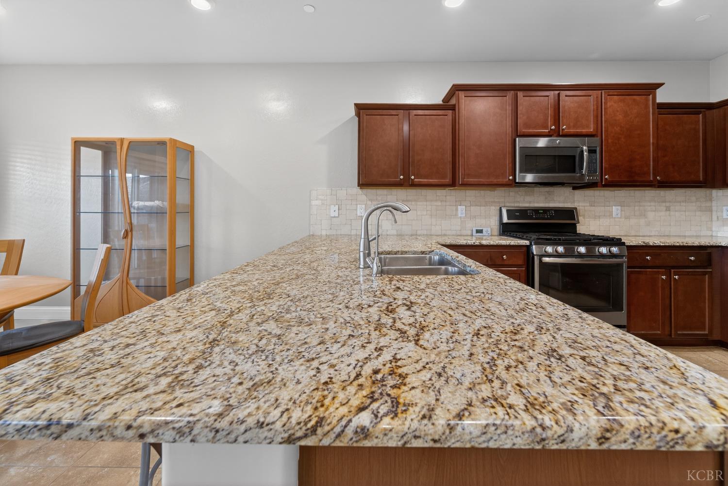 2060 W Hopkins Way, Hanford, CA 93230