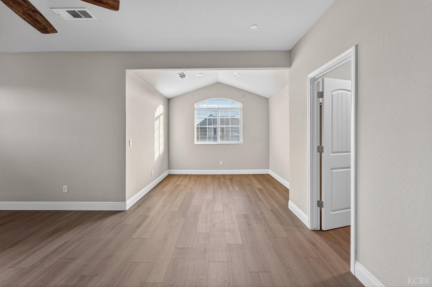 2060 W Hopkins Way, Hanford, CA 93230