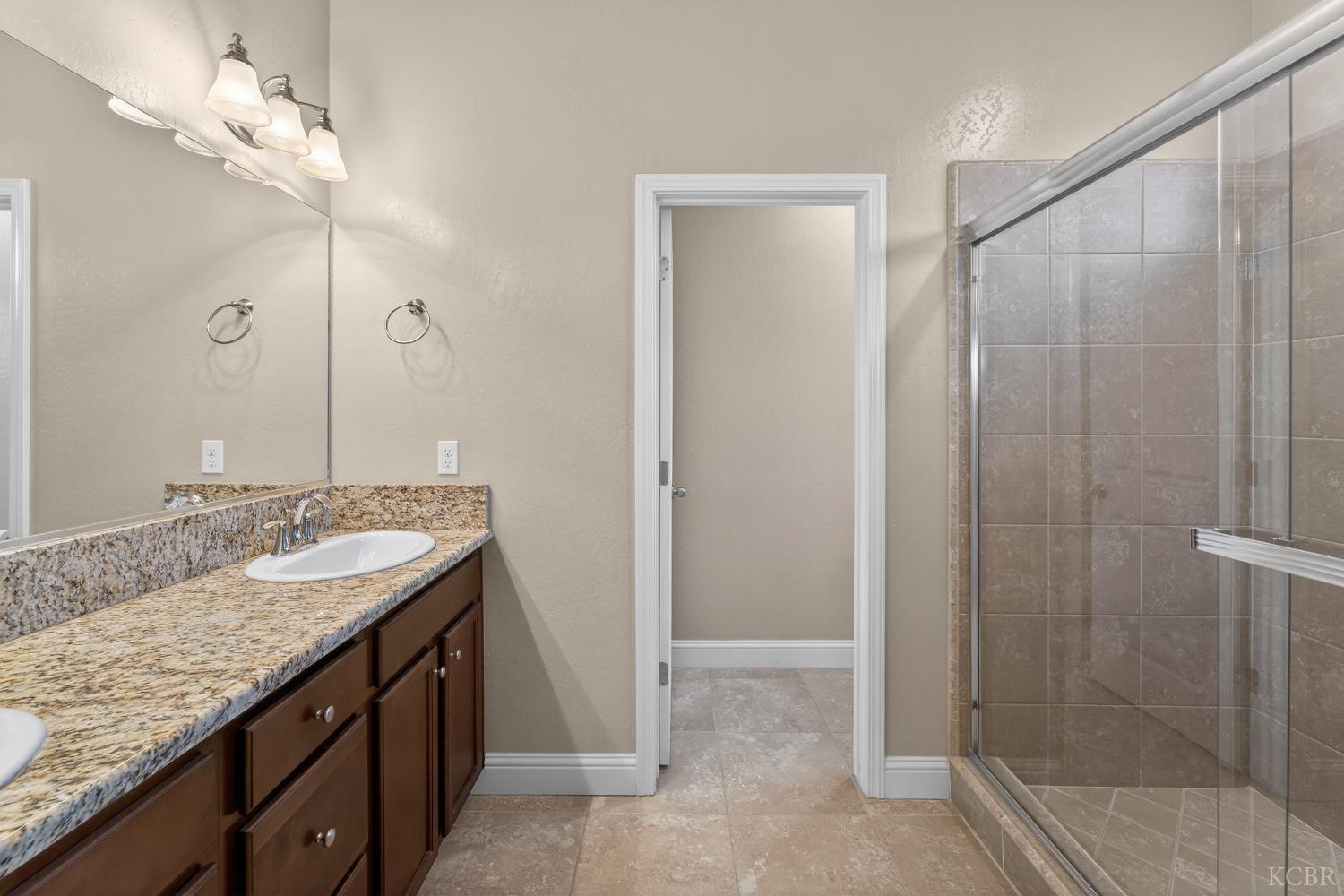 2060 W Hopkins Way, Hanford, CA 93230