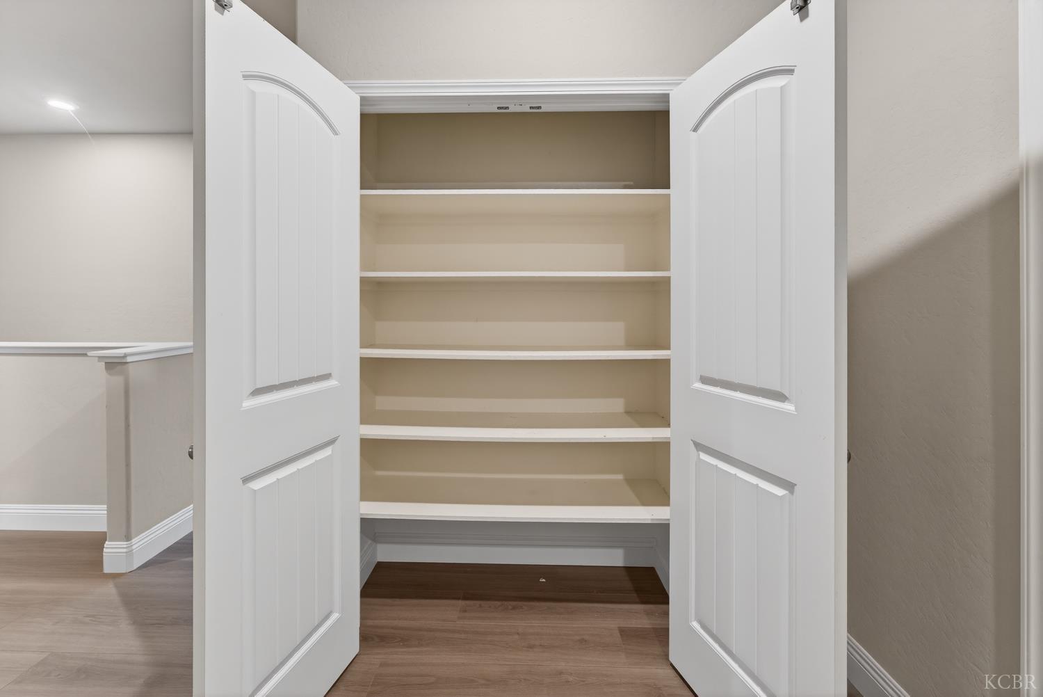 2060 W Hopkins Way, Hanford, CA 93230