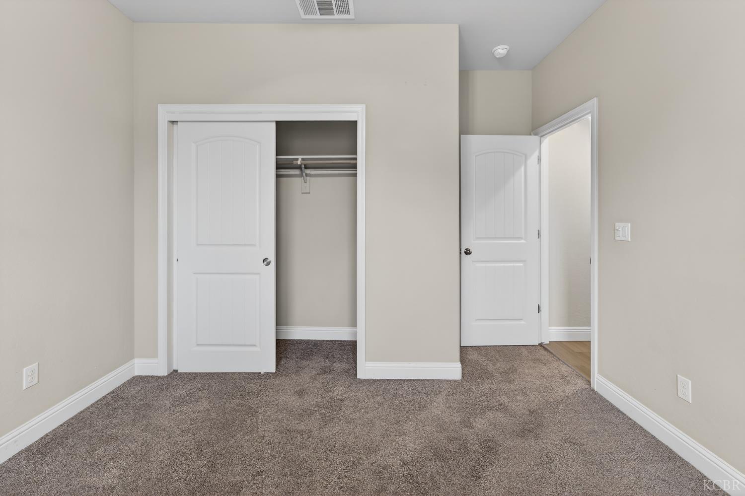 2060 W Hopkins Way, Hanford, CA 93230