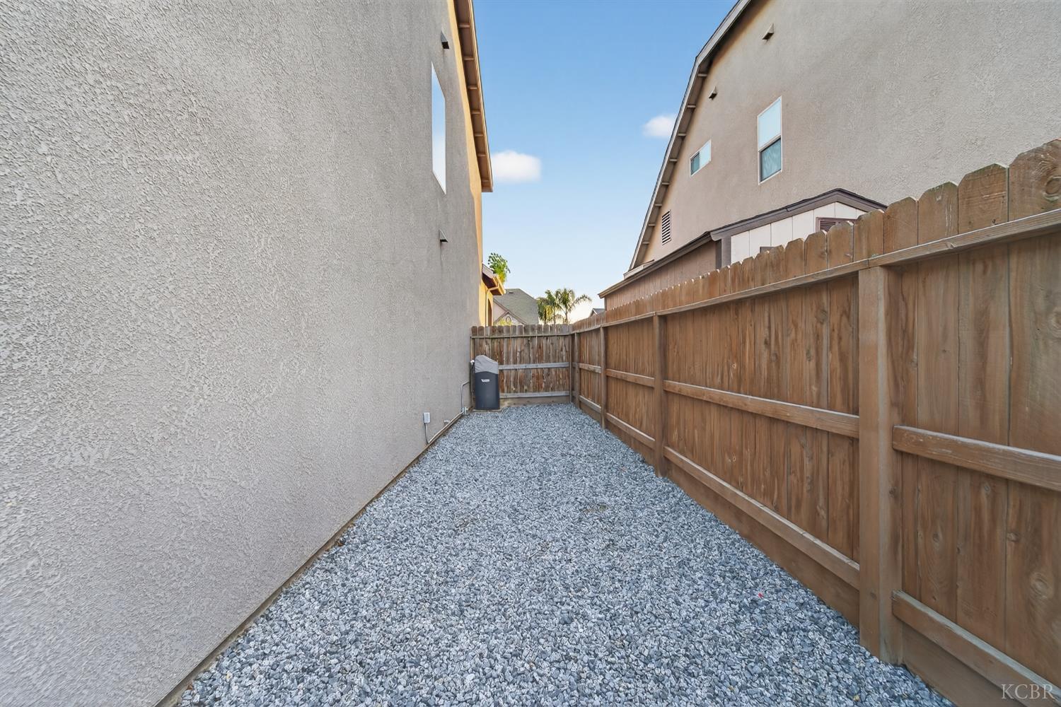 2060 W Hopkins Way, Hanford, CA 93230