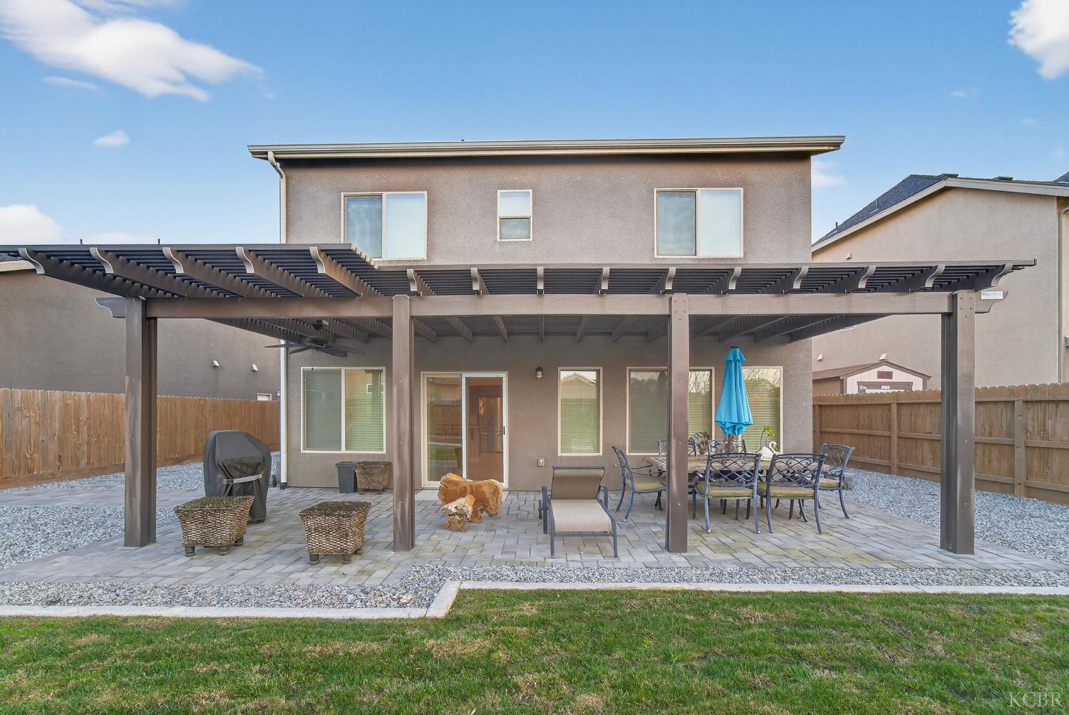 2060 W Hopkins Way, Hanford, CA 93230