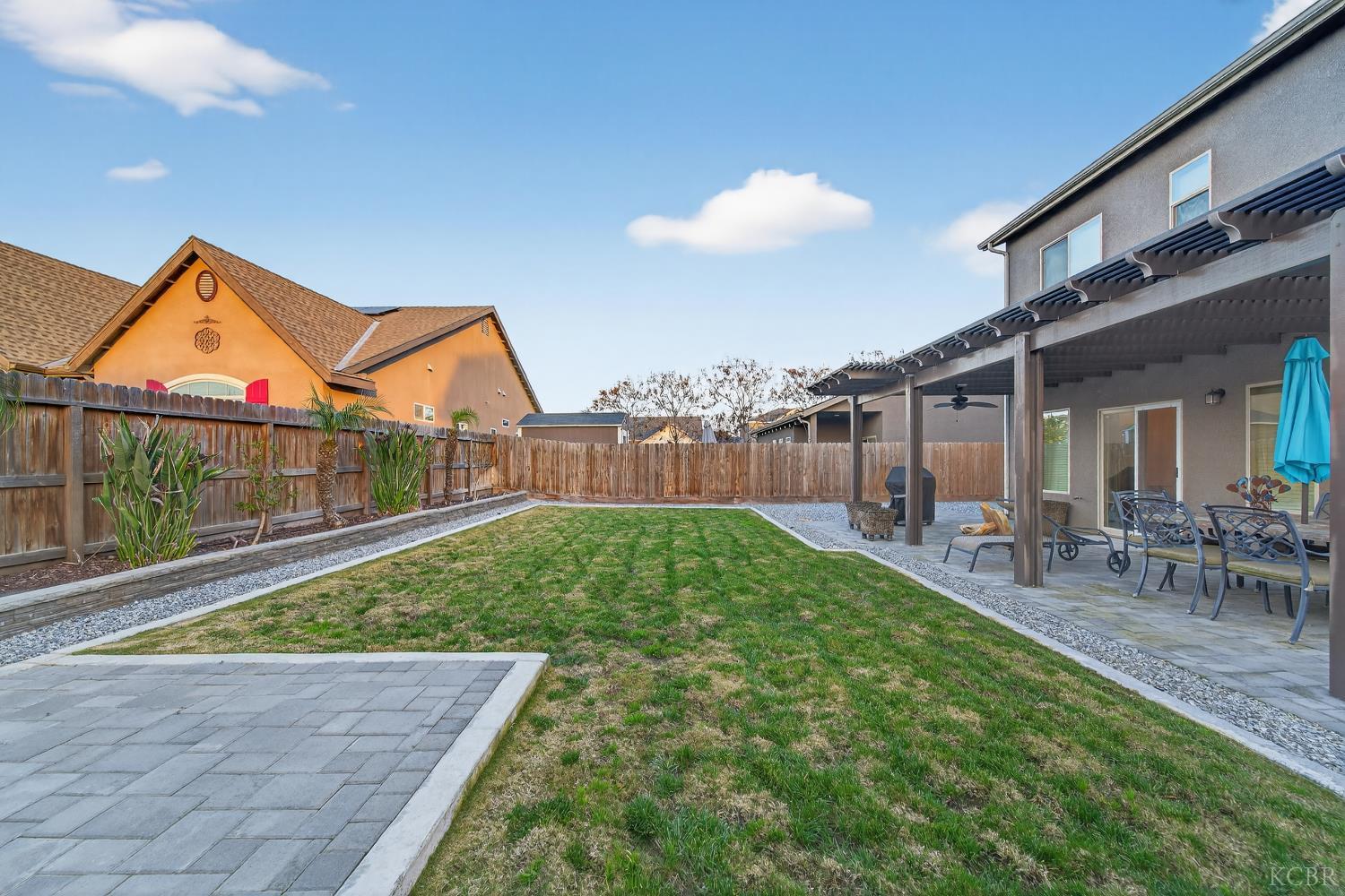 2060 W Hopkins Way, Hanford, CA 93230