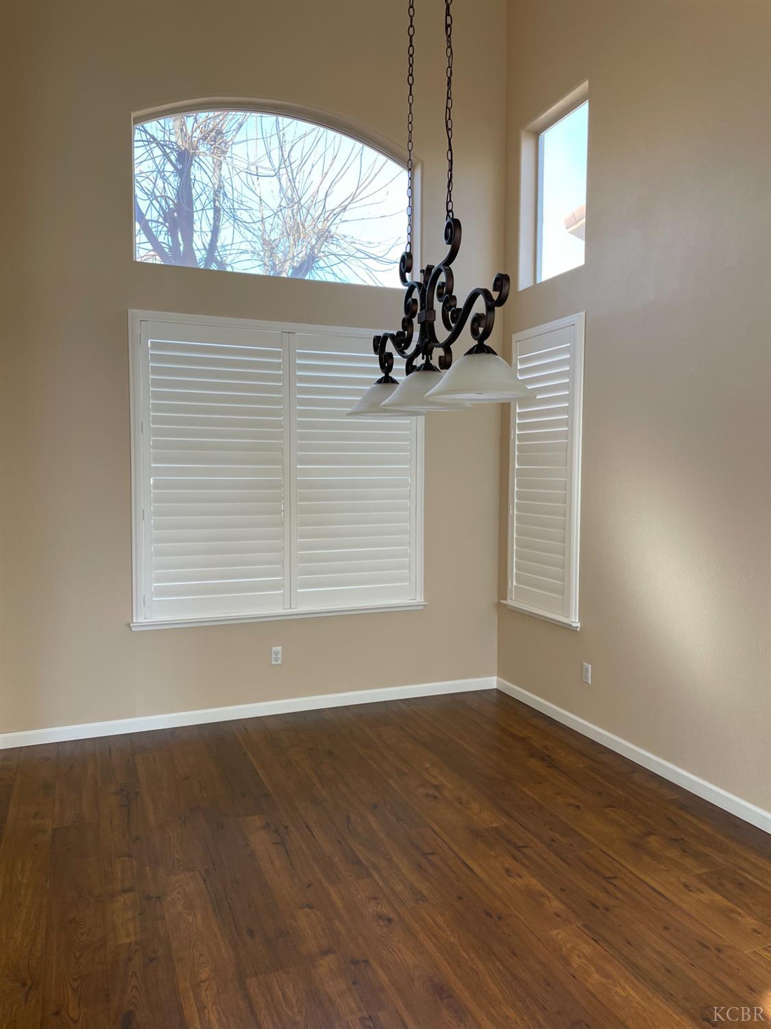 989 Laguna Dr, Lemoore, CA 93245