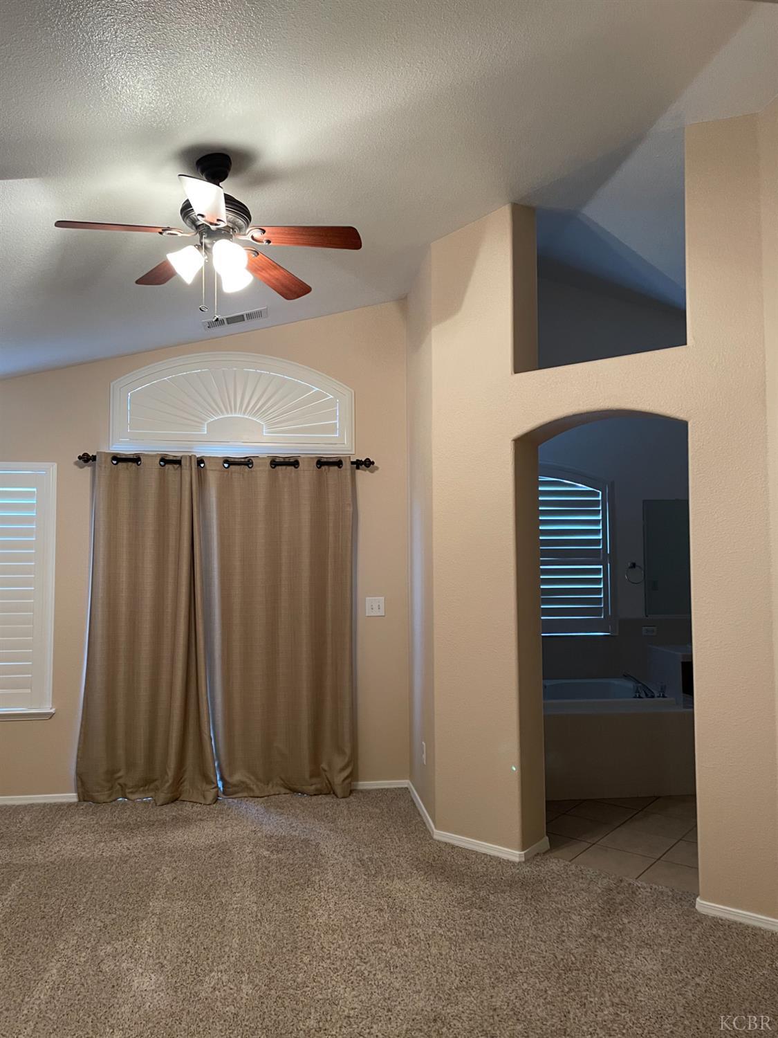 989 Laguna Dr, Lemoore, CA 93245