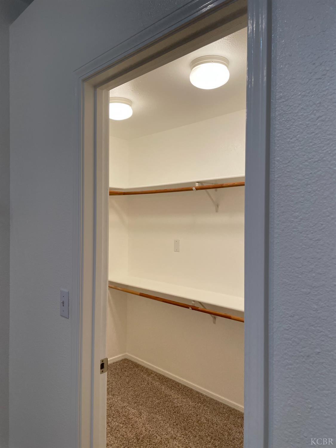 989 Laguna Dr, Lemoore, CA 93245