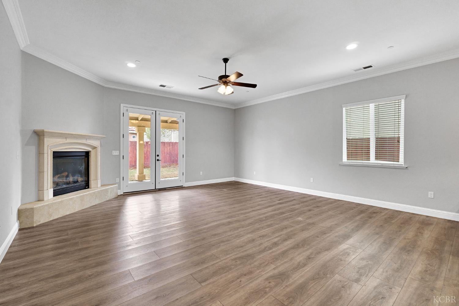 798 S Michelle Ave, Kerman, CA 93630