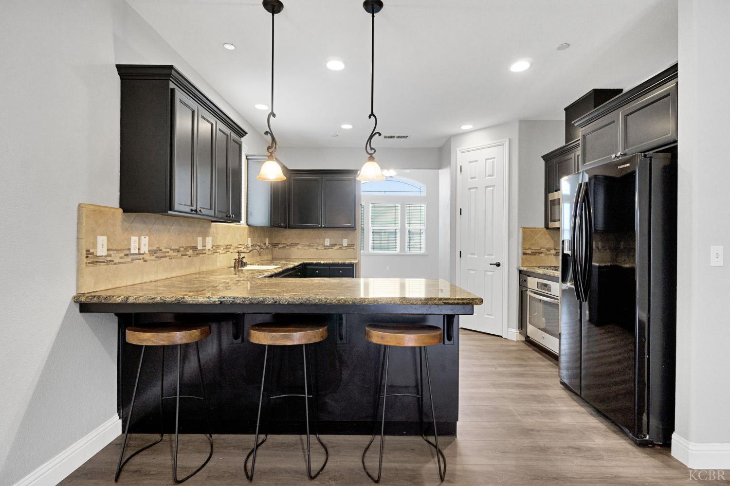 798 S Michelle Ave, Kerman, CA 93630