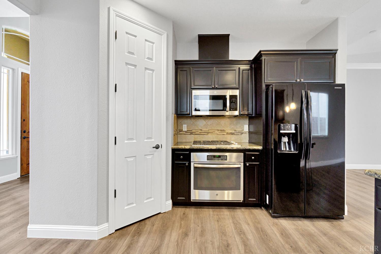 798 S Michelle Ave, Kerman, CA 93630