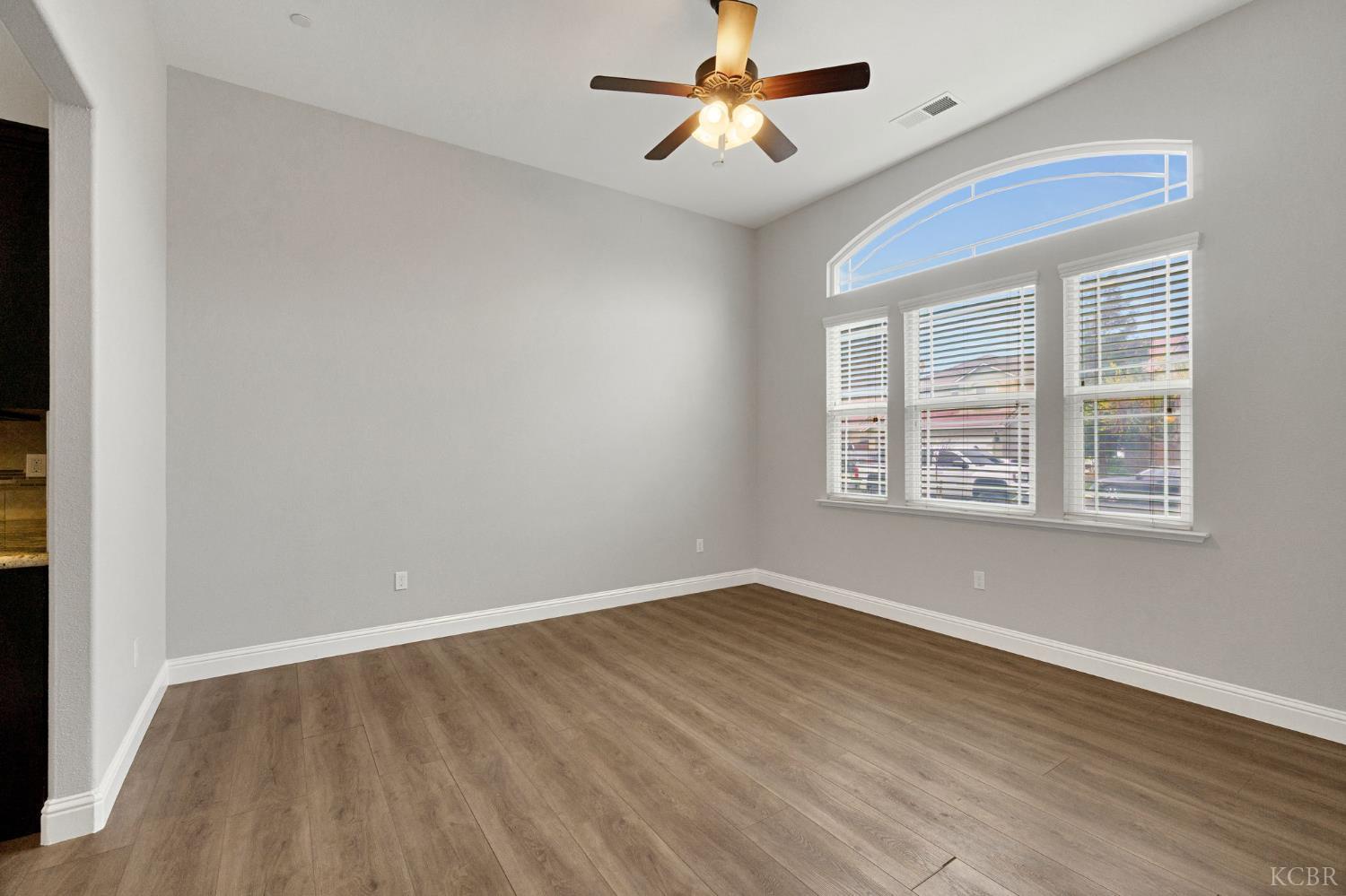 798 S Michelle Ave, Kerman, CA 93630