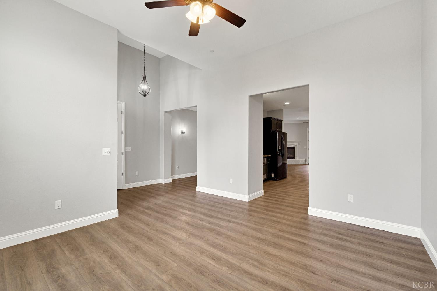 798 S Michelle Ave, Kerman, CA 93630