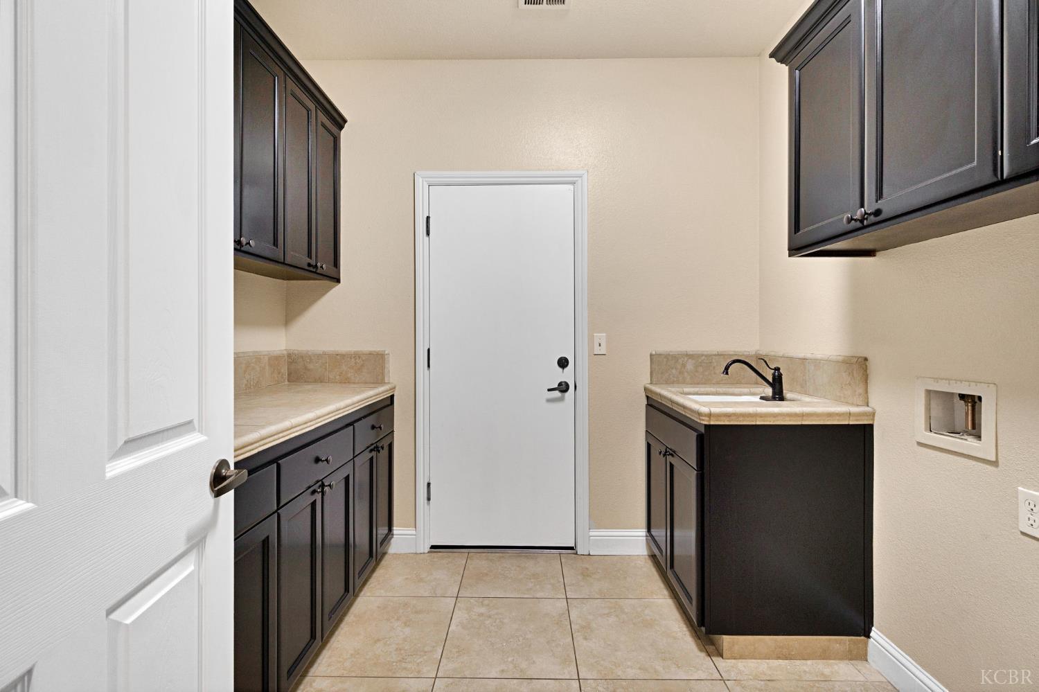 798 S Michelle Ave, Kerman, CA 93630