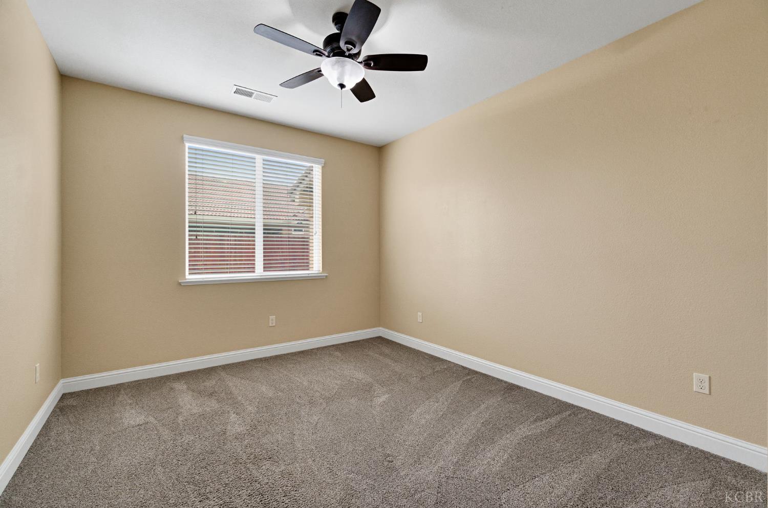 798 S Michelle Ave, Kerman, CA 93630