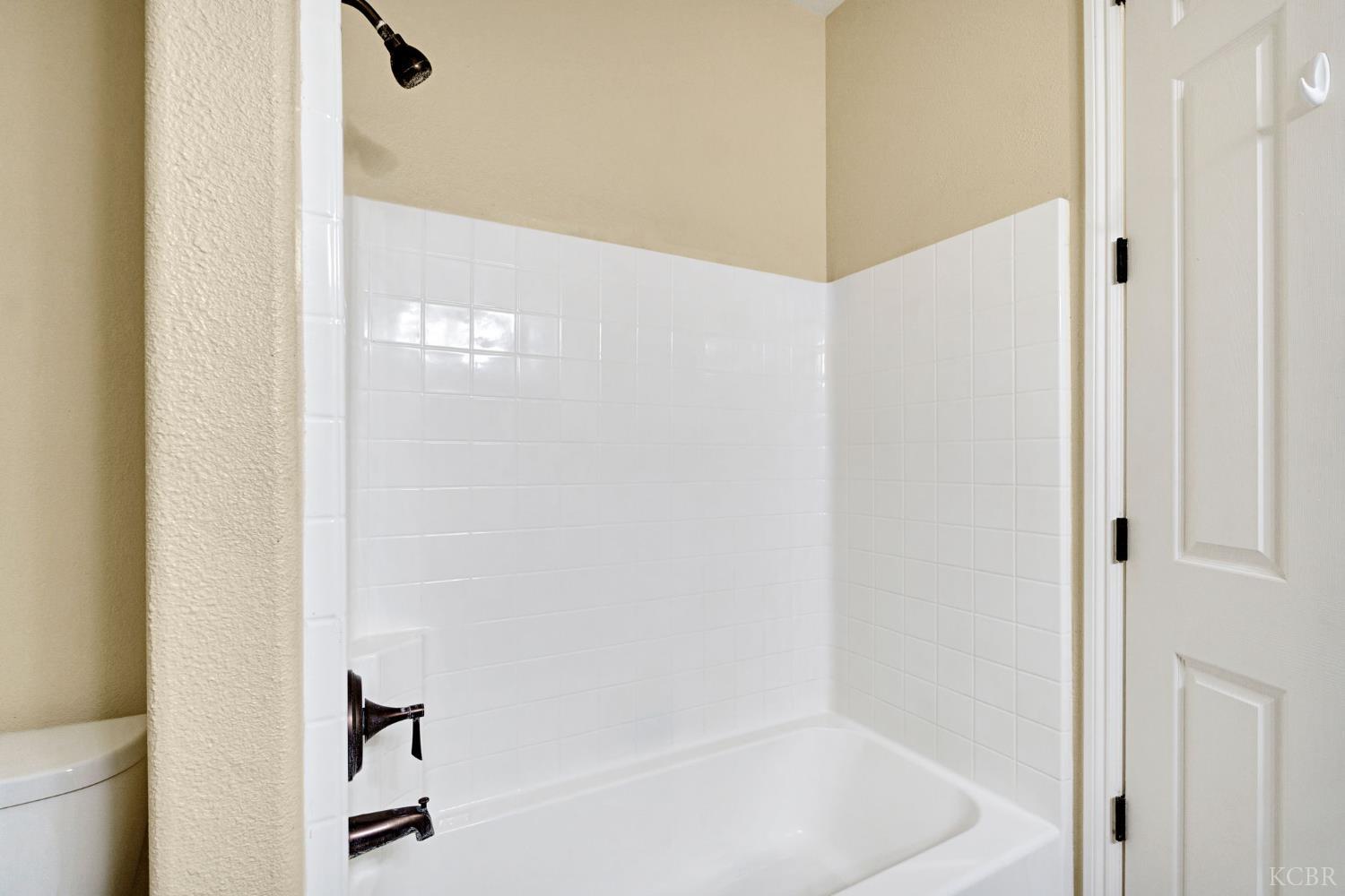 798 S Michelle Ave, Kerman, CA 93630