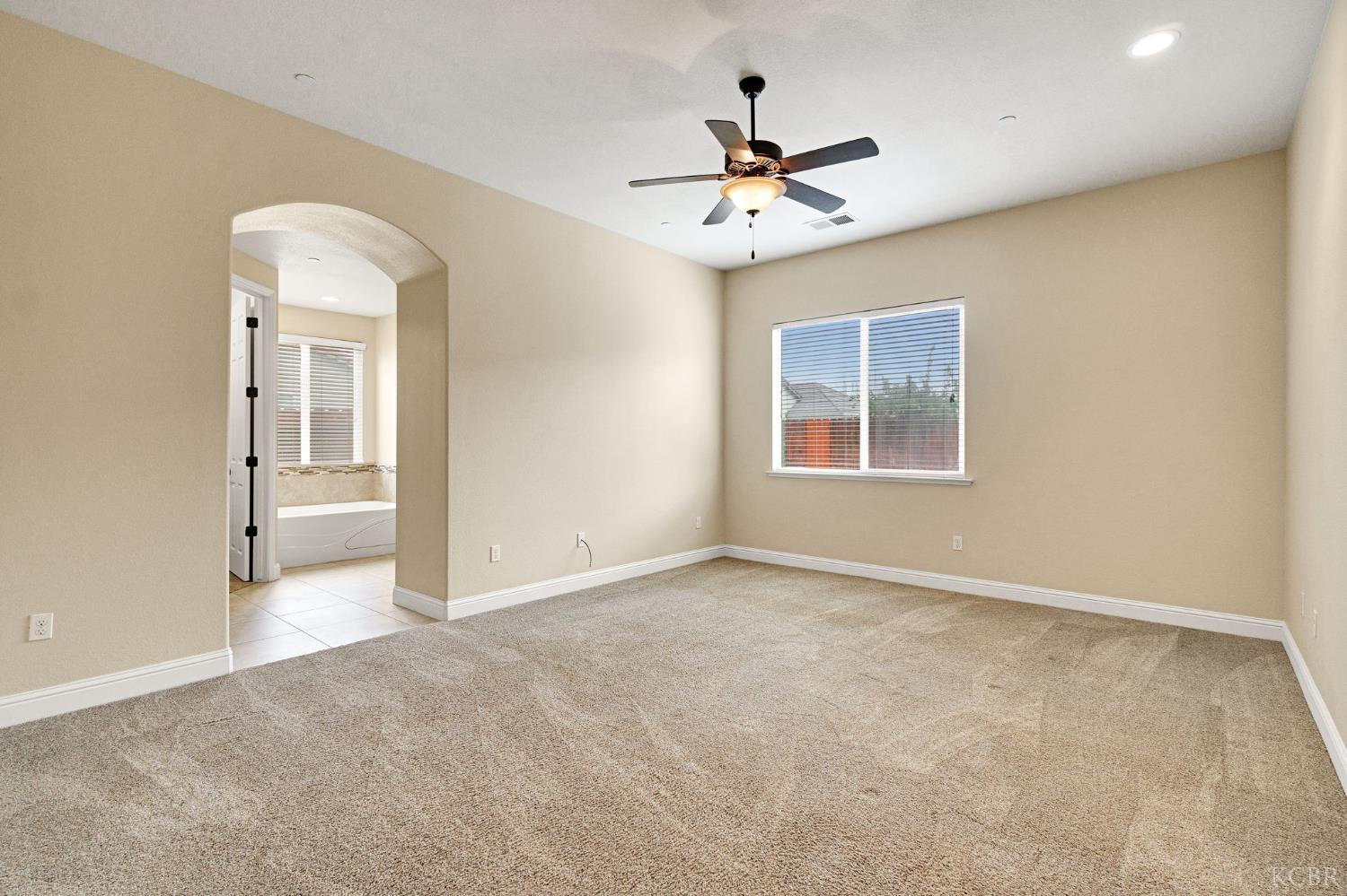 798 S Michelle Ave, Kerman, CA 93630